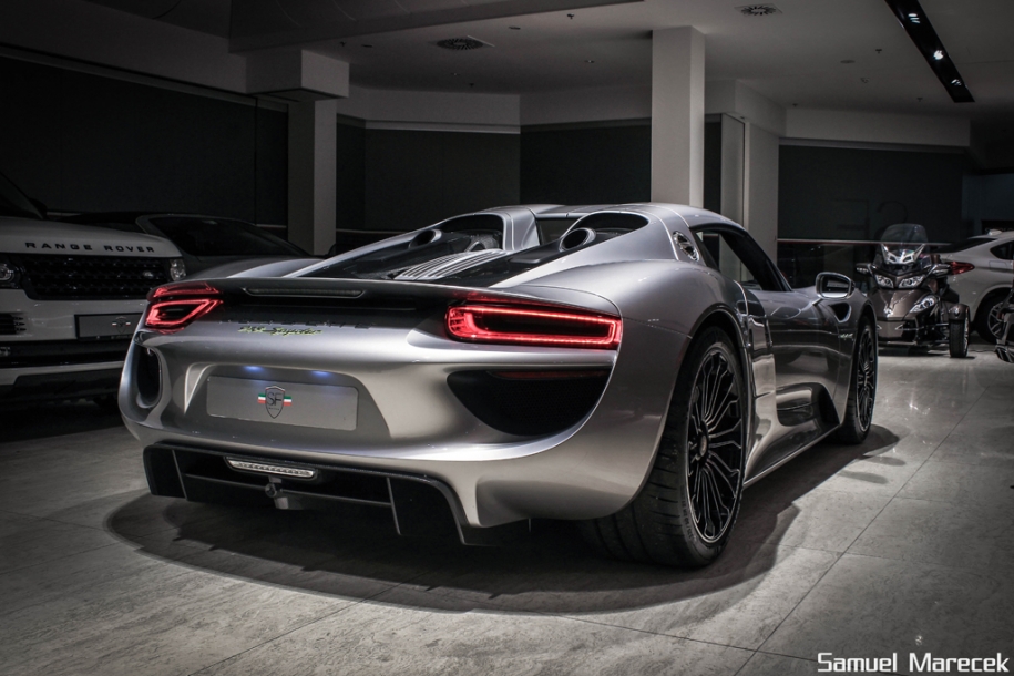 918 