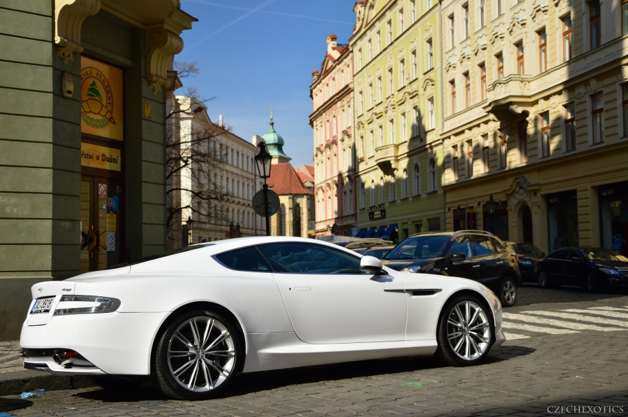 Aston Martin Virage