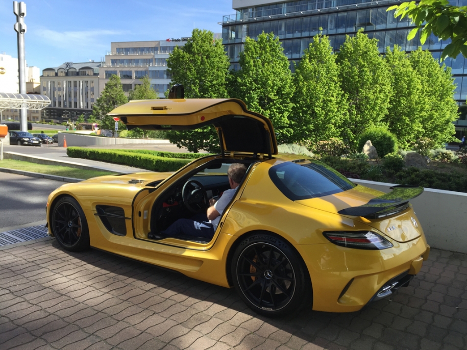 Mercedes SLS Black