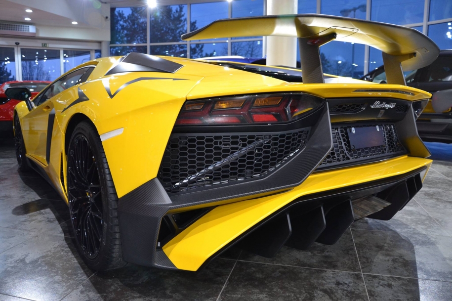 Aventador SV