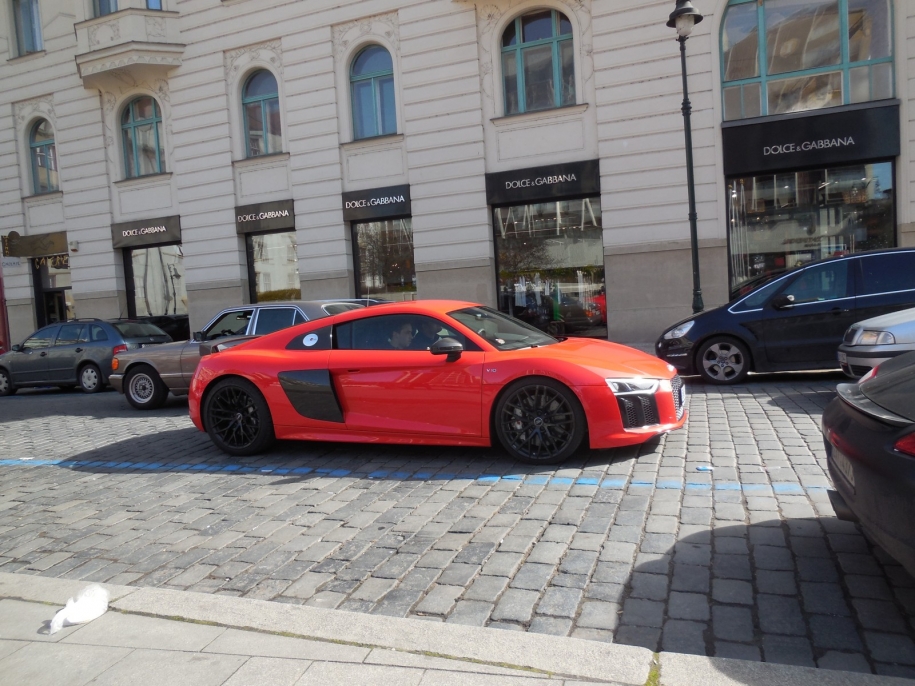 Audi R8