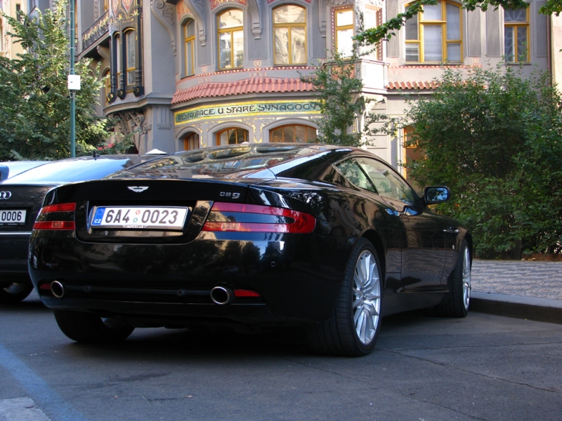 DB9