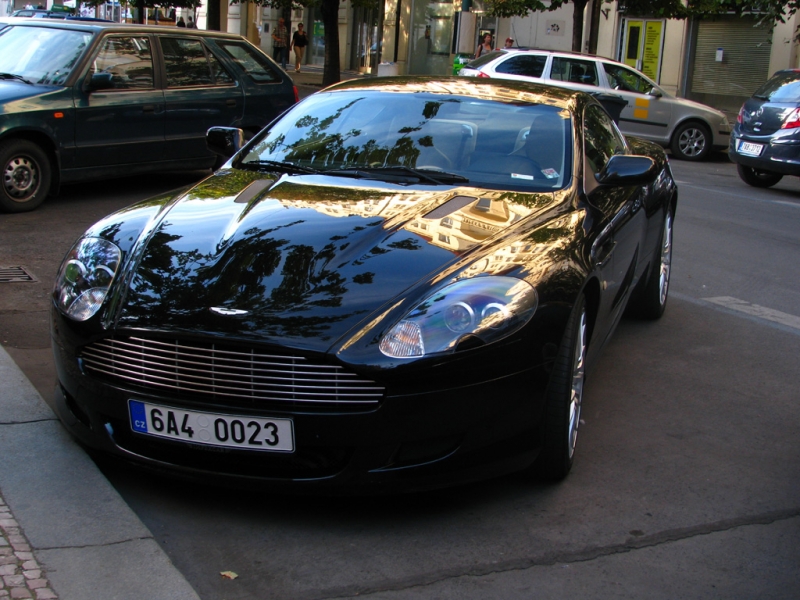 DB9