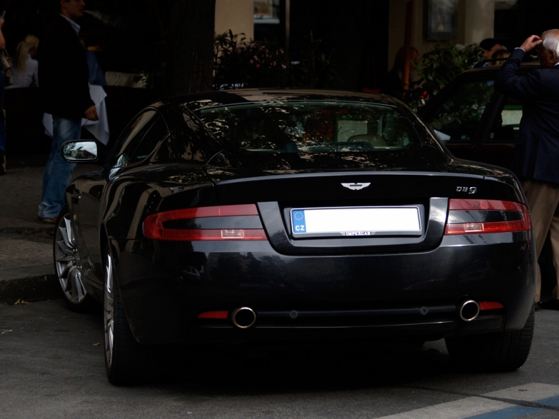DB9