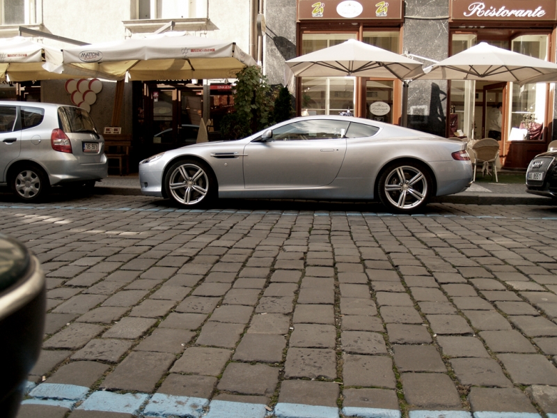 DB9