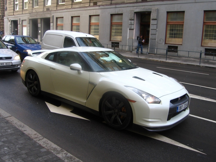 Nissan GT-R