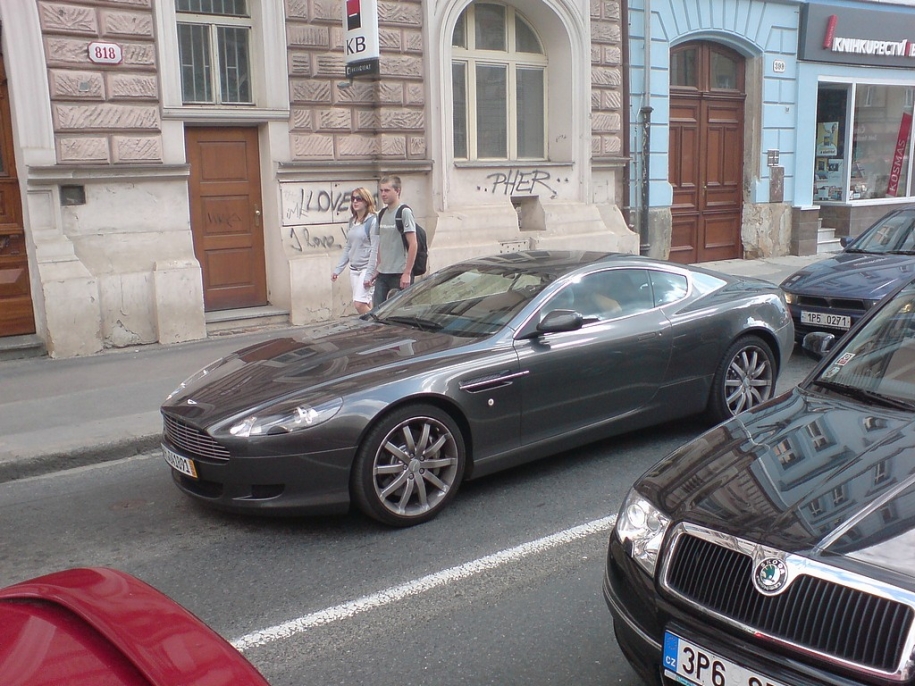Aston Martin DB9