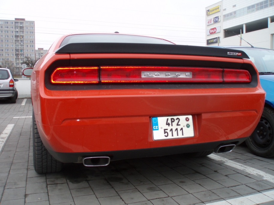 Challenger SRT-8