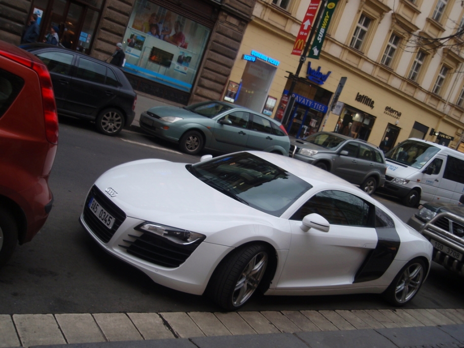 Audi R8