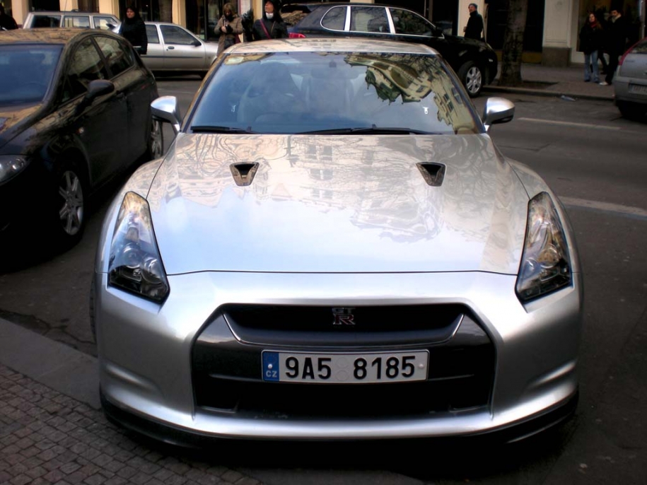 Nissan GT-R