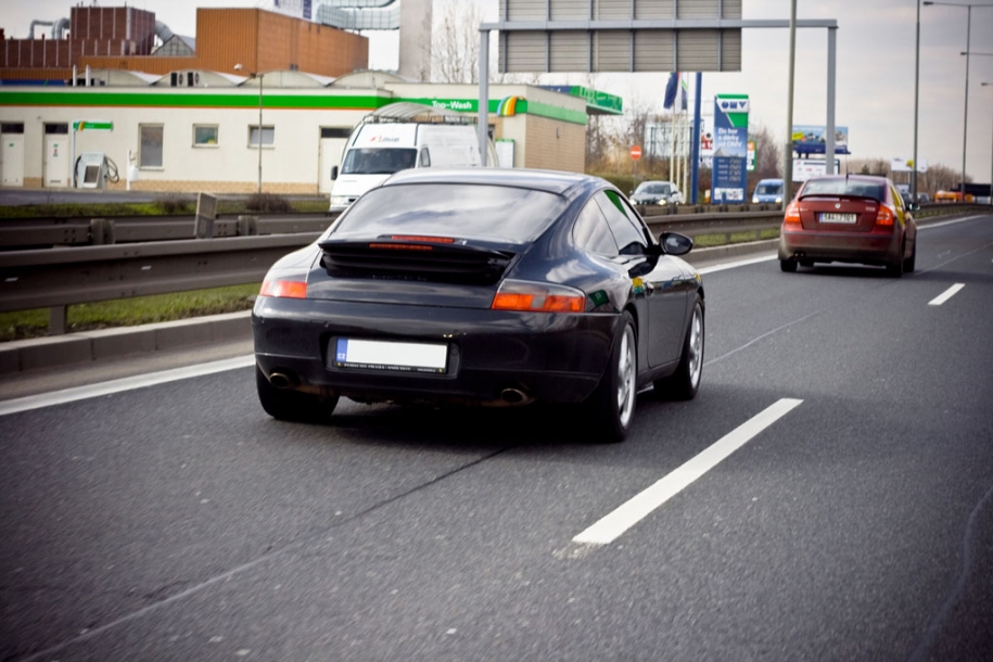 911