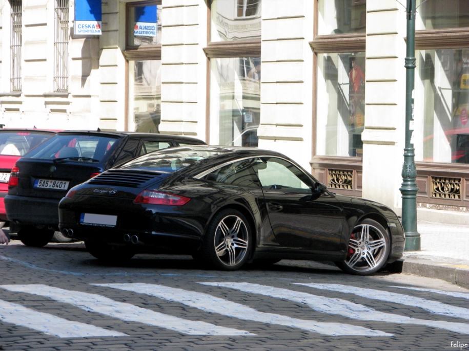 911