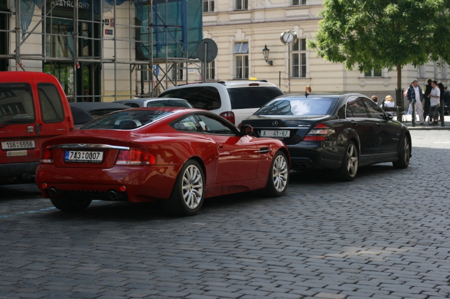 Aston Martin Vanquish S
