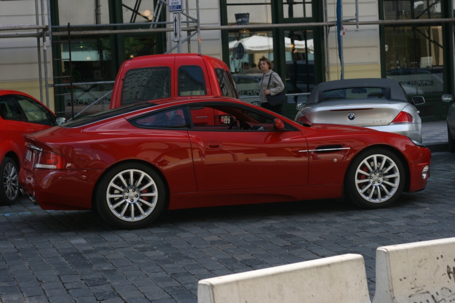Aston Martin Vanquish S