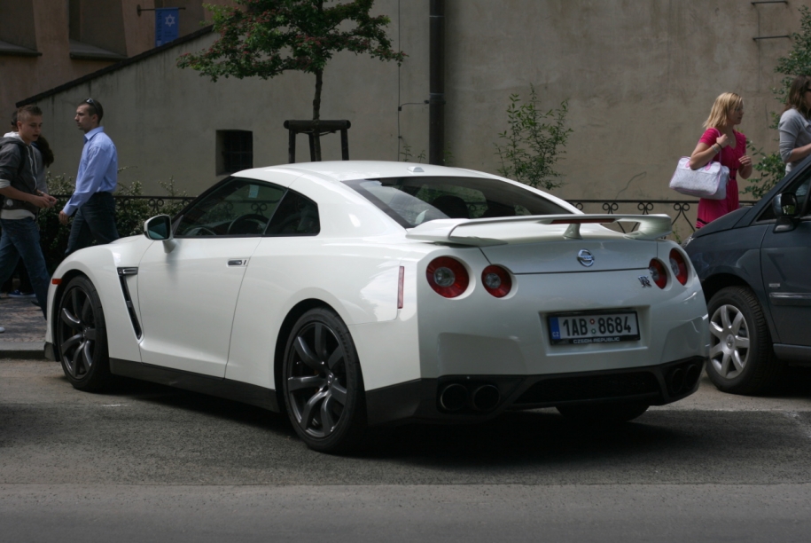 Nissan GT-R