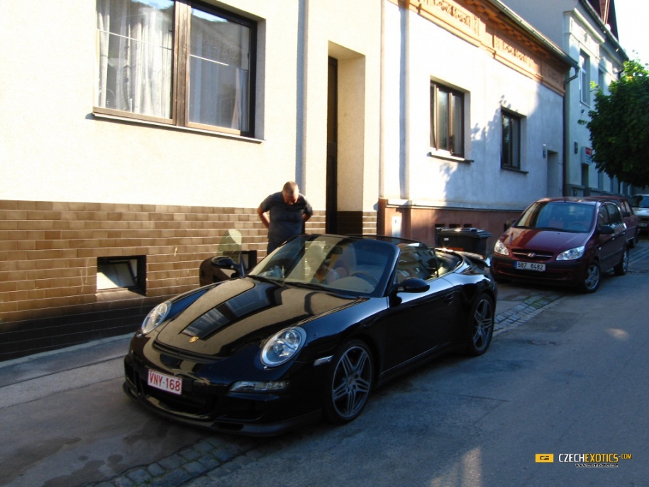 911