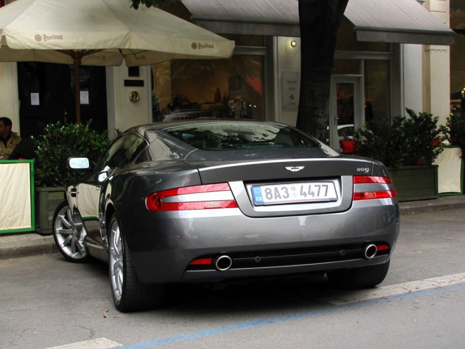 DB9