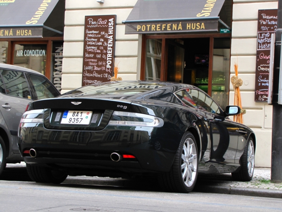 DB9