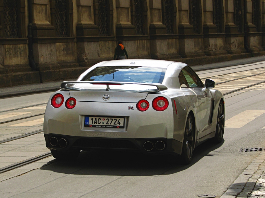 Nissan GT-R