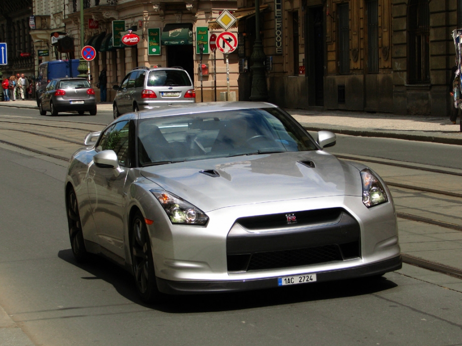 Nissan GT-R