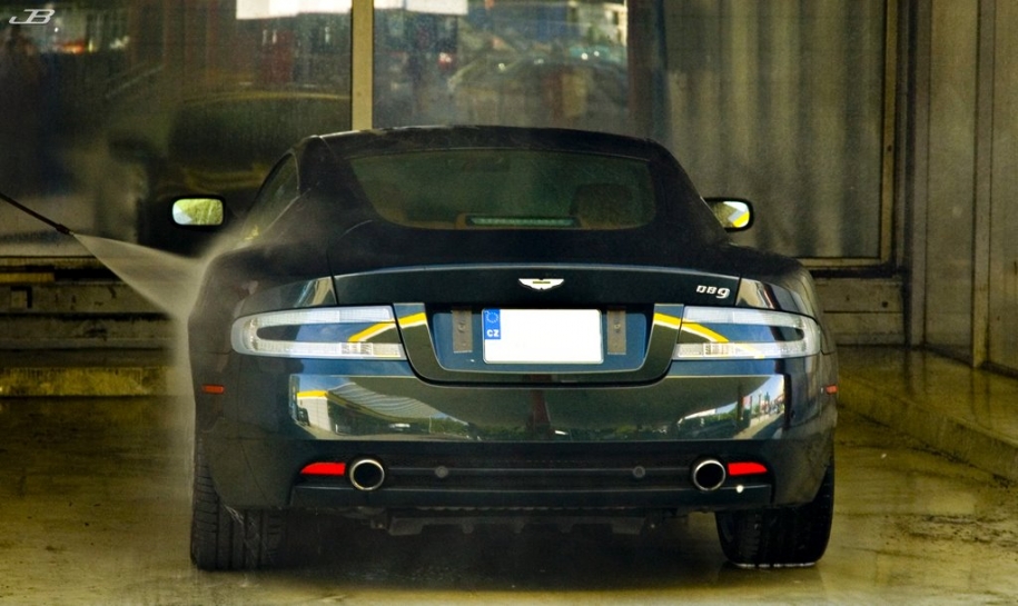 DB9 washing