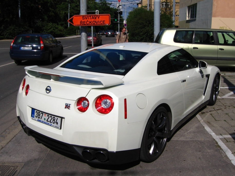 Nissan GT-R