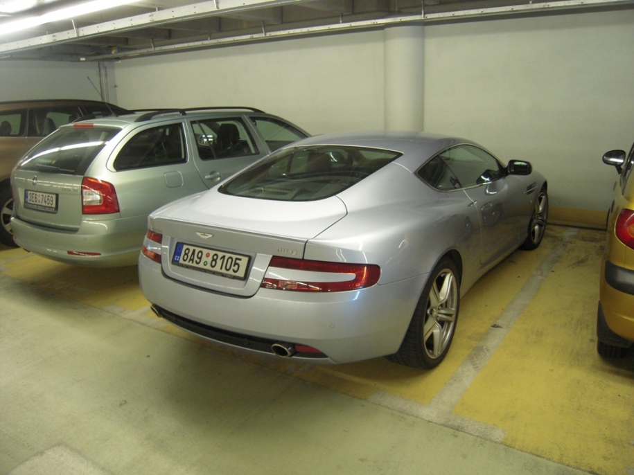 Aston Martin DB9