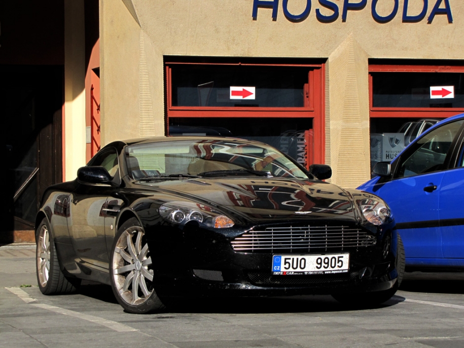 DB9