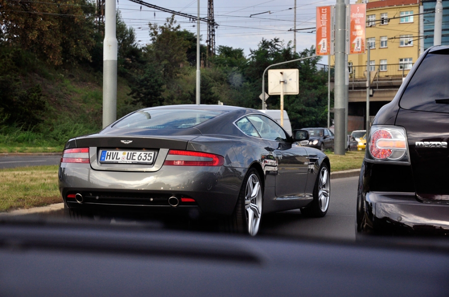 DB9