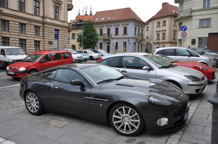 V12 Vanquish