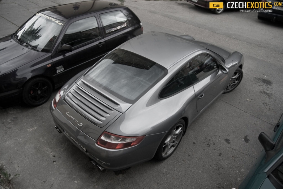 911