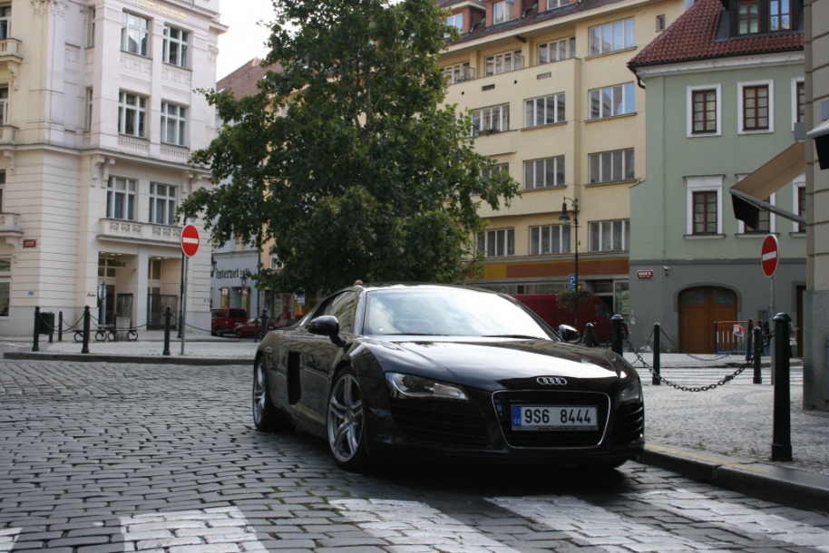 Audi R8