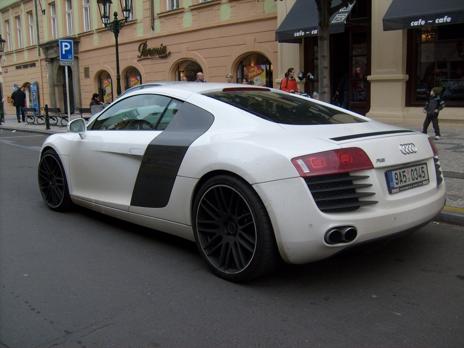 Audi R8