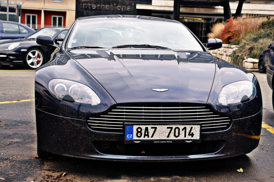 V8 Vantage