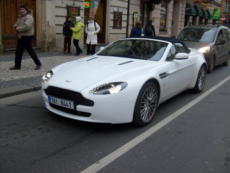 V8 Vantage
