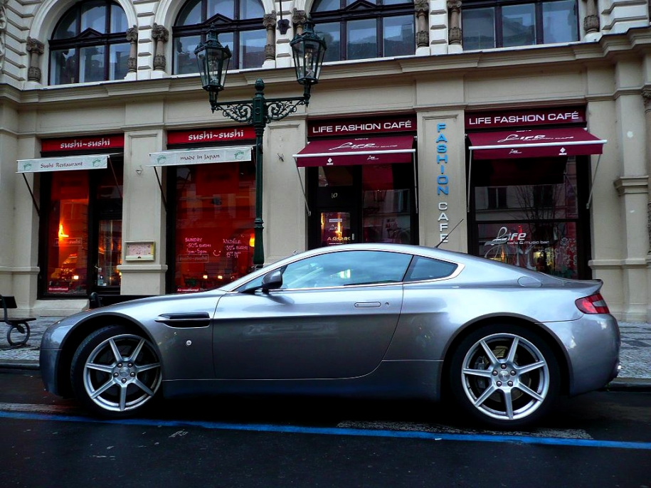 AM V8 Vantage