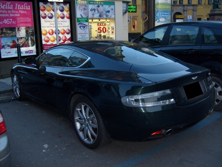 AM DB9