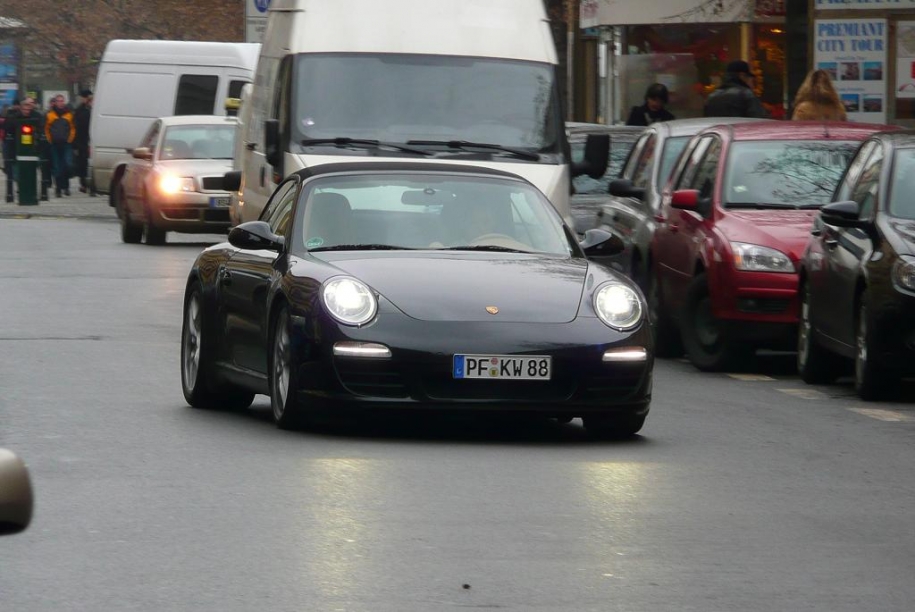 911