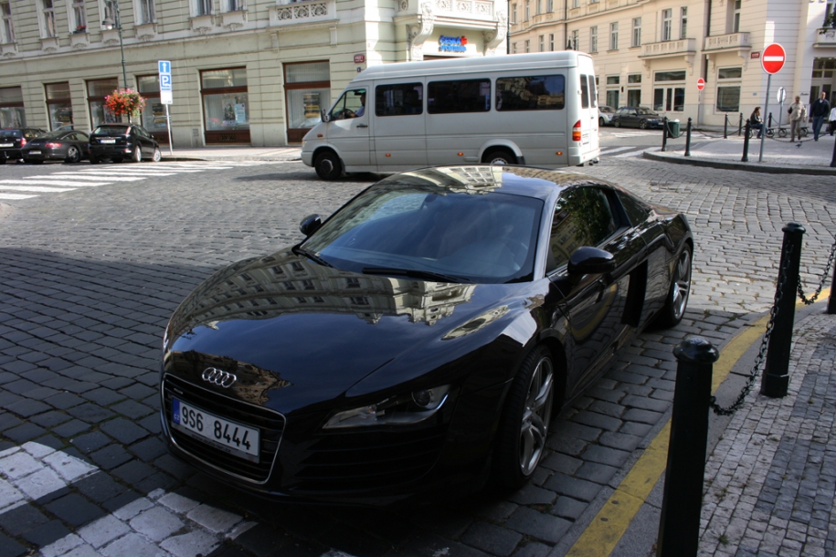 Audi R8