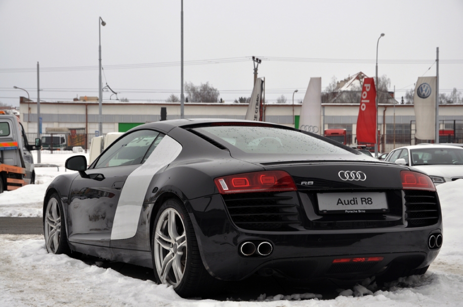 OOOO R8