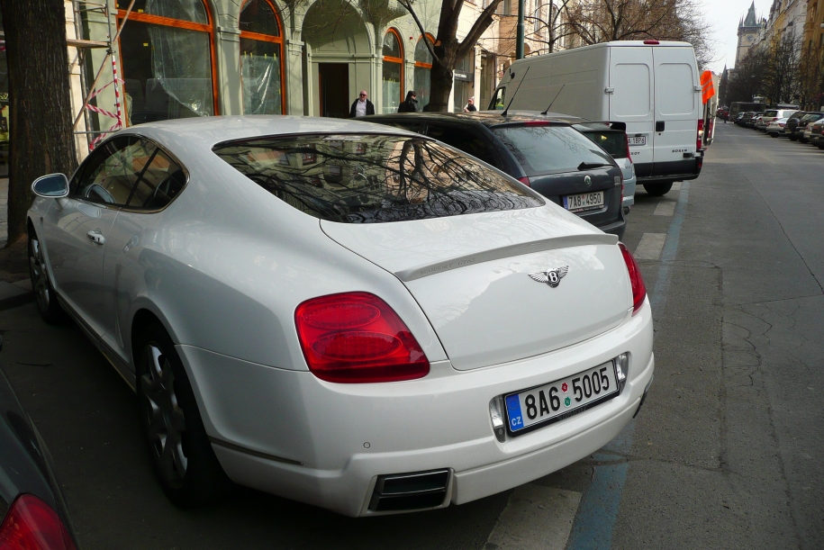 Mansory GT63 a vzadu Granturismo