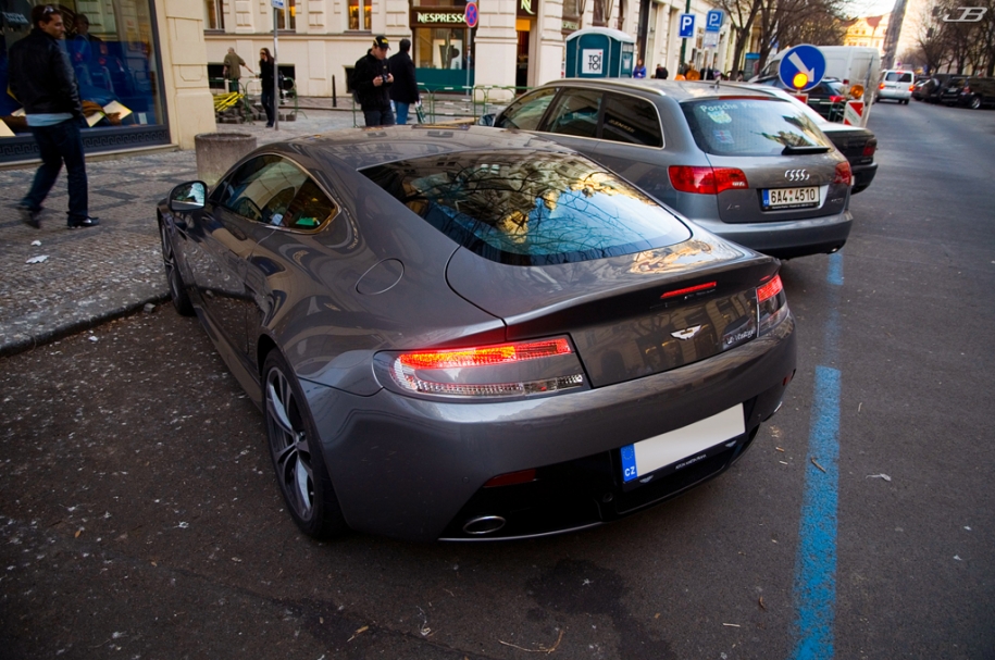 V12 Vantage