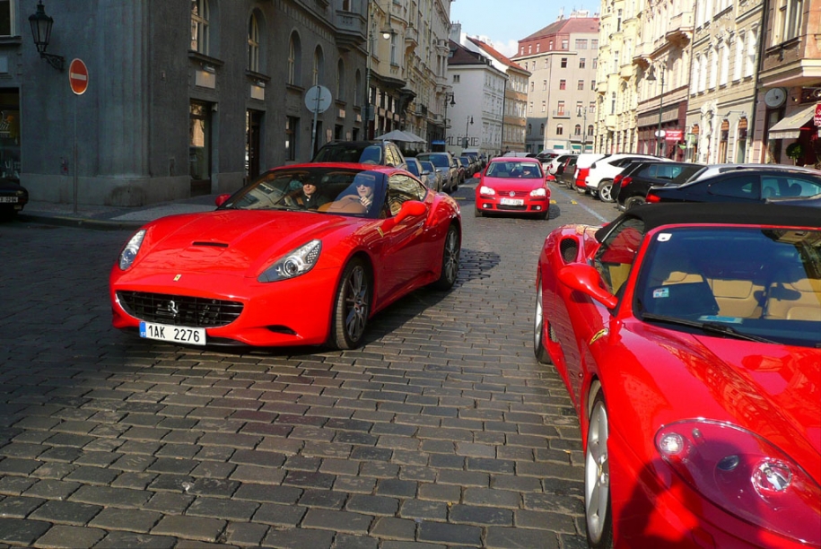 California a 360Modena