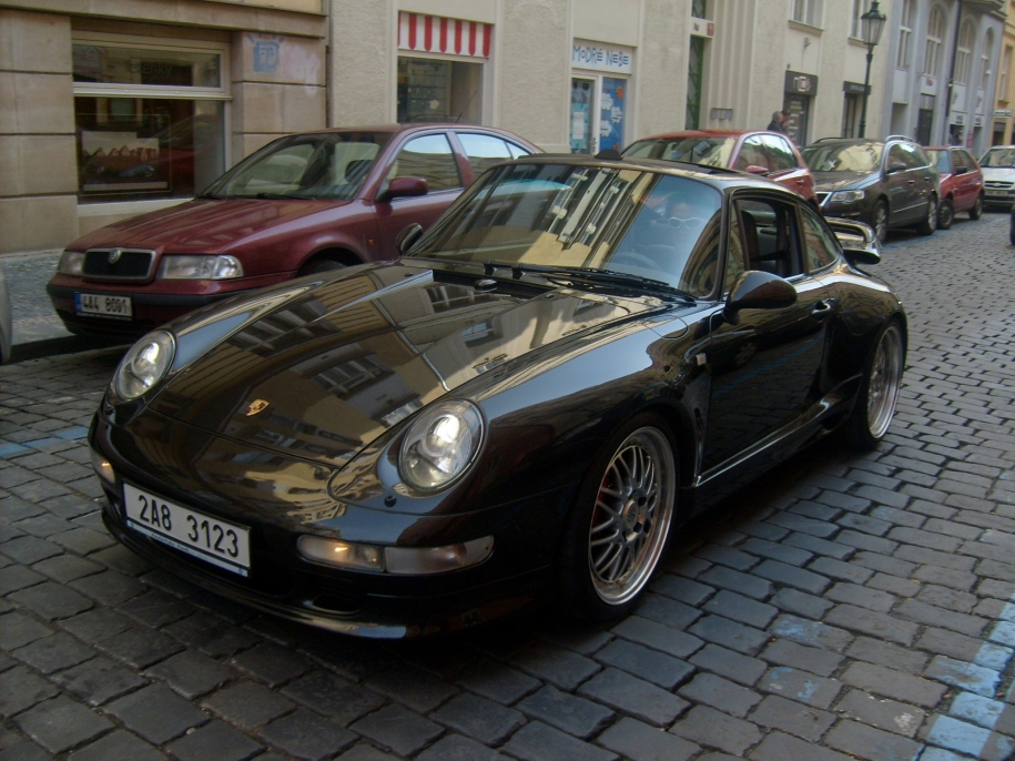 911