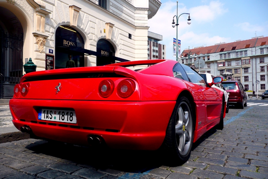 Ferrari 355
