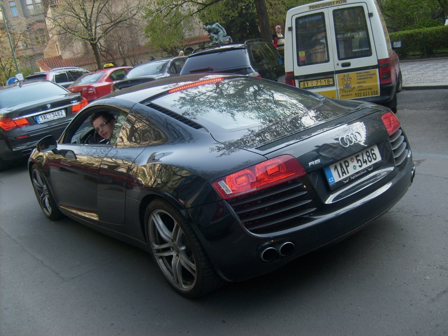Audi R8