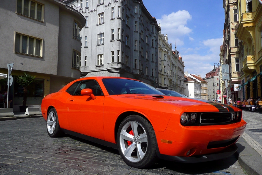Challenger SRT8