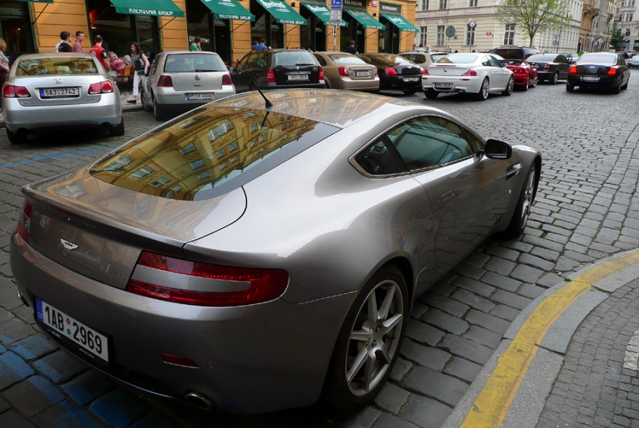 V8 vantage