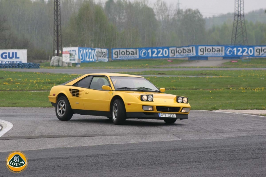 Ferrari Mondial
